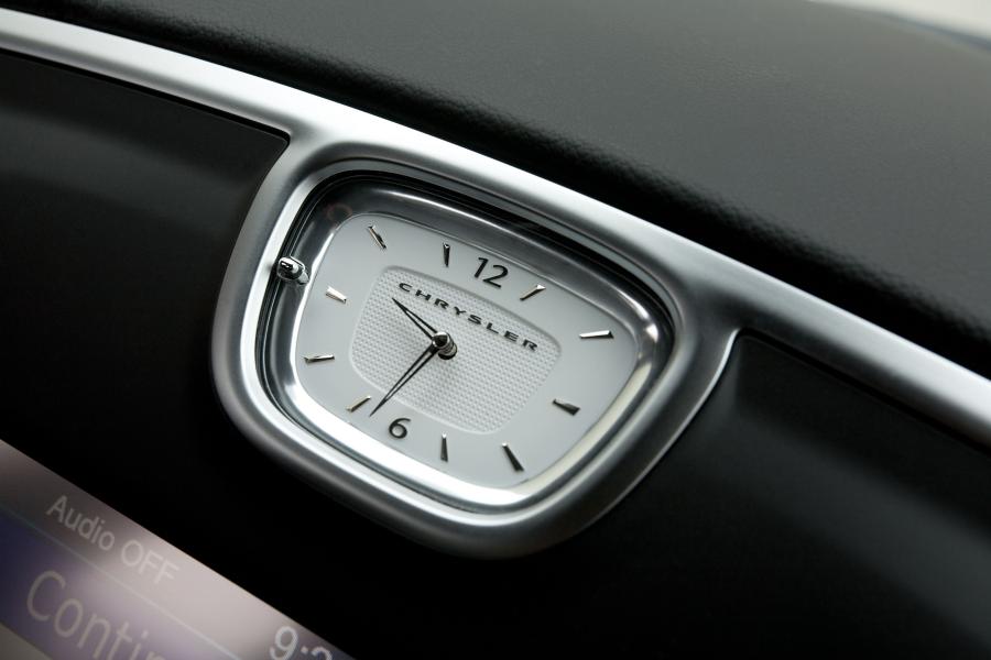  Chrysler 300C 2012 года  (UK) (фото 13 из 91)